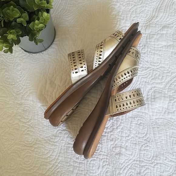 Naturalizer N5 Comfort Sandals - Picture 3 of 5